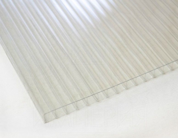 zdjęcie Poliwęglan 6mm bezbarwny 2,1x7m na szklarnie ze sklepu maleszklarnie.pl